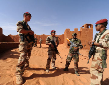 Mali : 2 soldats français grièvement blessés dans une attaque à la voiture piégée attribuée à l’État islamique au Grand Sahara